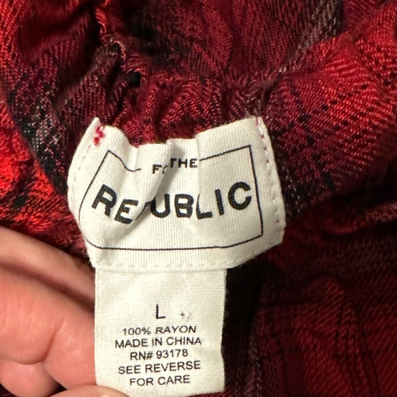 REPUBLIC Plaid Riffle Hem Versatile Long Sleeve Top in Red Black Large - Picture 7 of 7